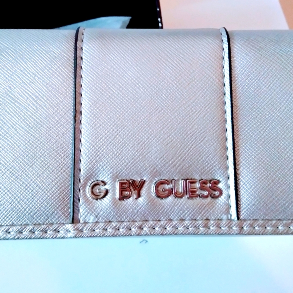 Guess woman wallet